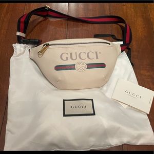 Gucci logo belt bag